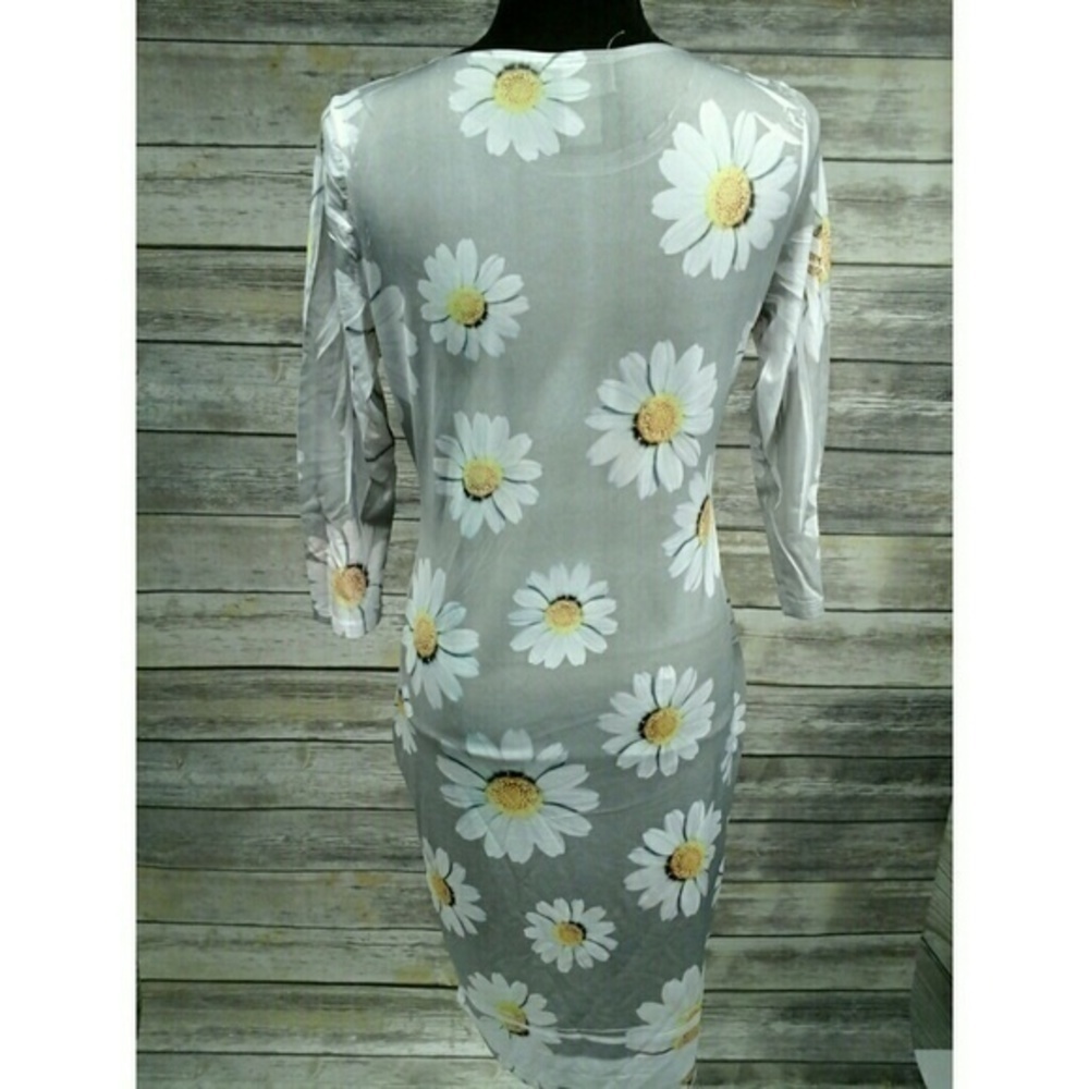 Plus. Gray daisy midi dress - Picture 4 of 5